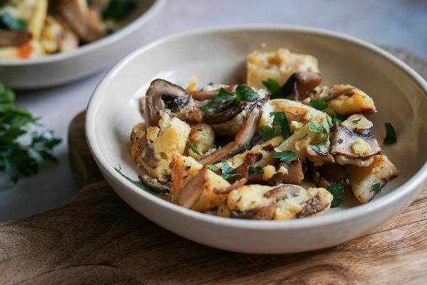 Produktfoto zu Rezept der Woche "Pilz Schmarrn mit Apfel"