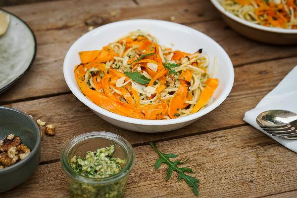 Produktfoto zu Möhren Spaghetti mit Rucola Pesto