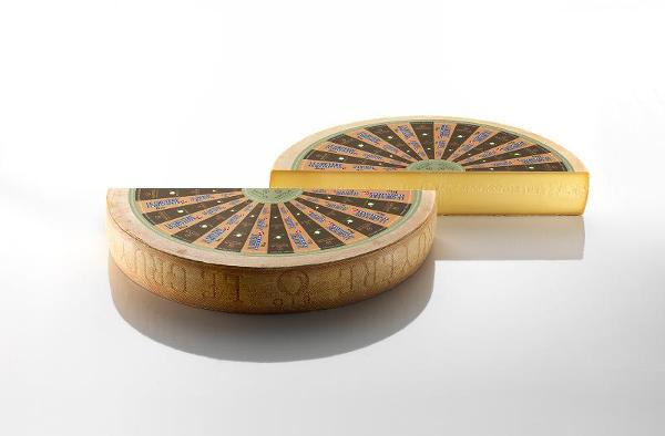 Produktfoto zu Schweizer Gruyère AOP 5 Monate 48% ca. 180g Lustenberger & Dürst